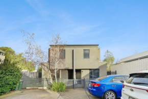 Blue Chip Williamstown Beach Bay Townhouse
